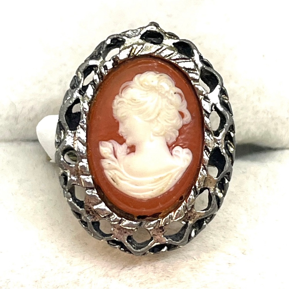 Very Vintage Cameo Fashion Ring Sz. 8
